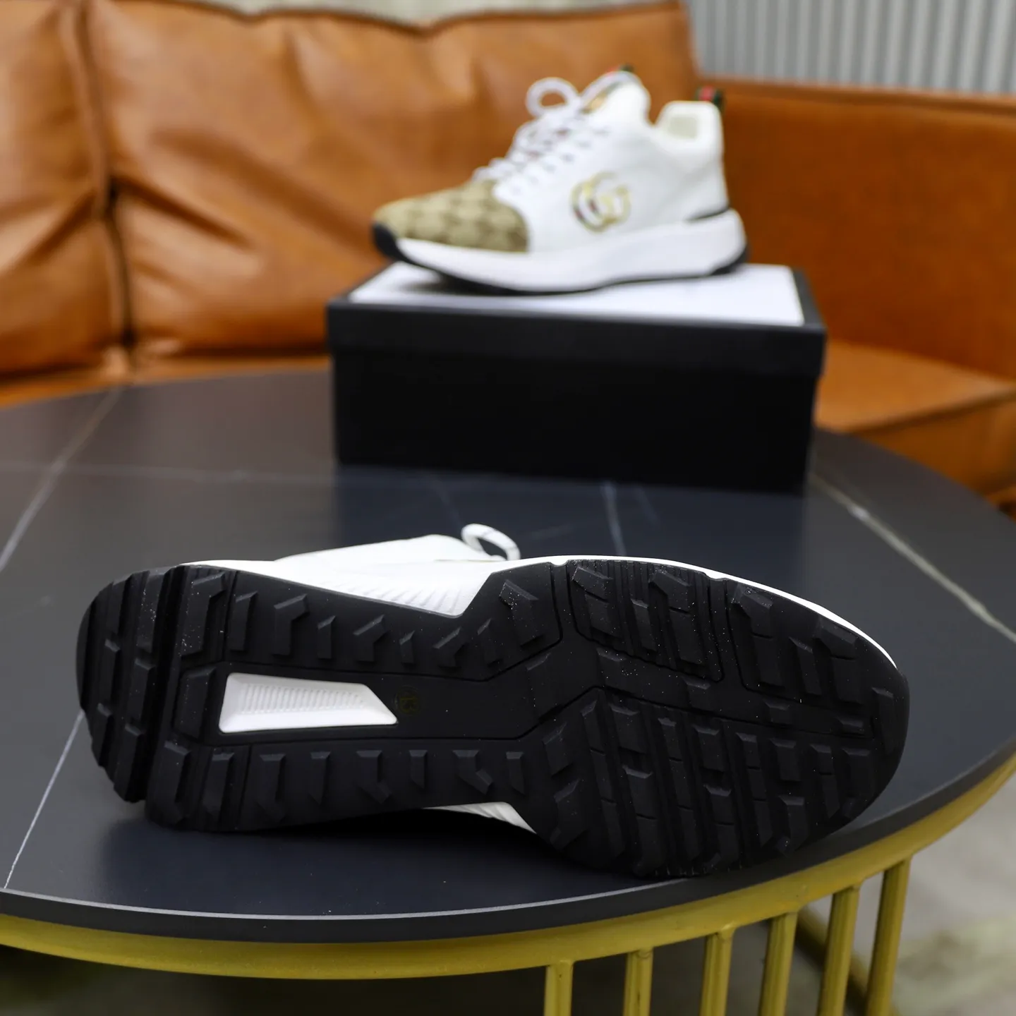 Ex-factory price: 462💰🙅‍♂️🙅‍♂️🙅‍♂️ Brand: GUCCI Standard code: 38-44 (45 customized) Grade: Same as the official website Material: Original material splicing Comfortable and breathable lining Lightweight and wear-resistant sports outsole Style category: Men's fashionable casual shoes Running sneakers Distinguished luxury brand elements Top luxury Color: actual picture color